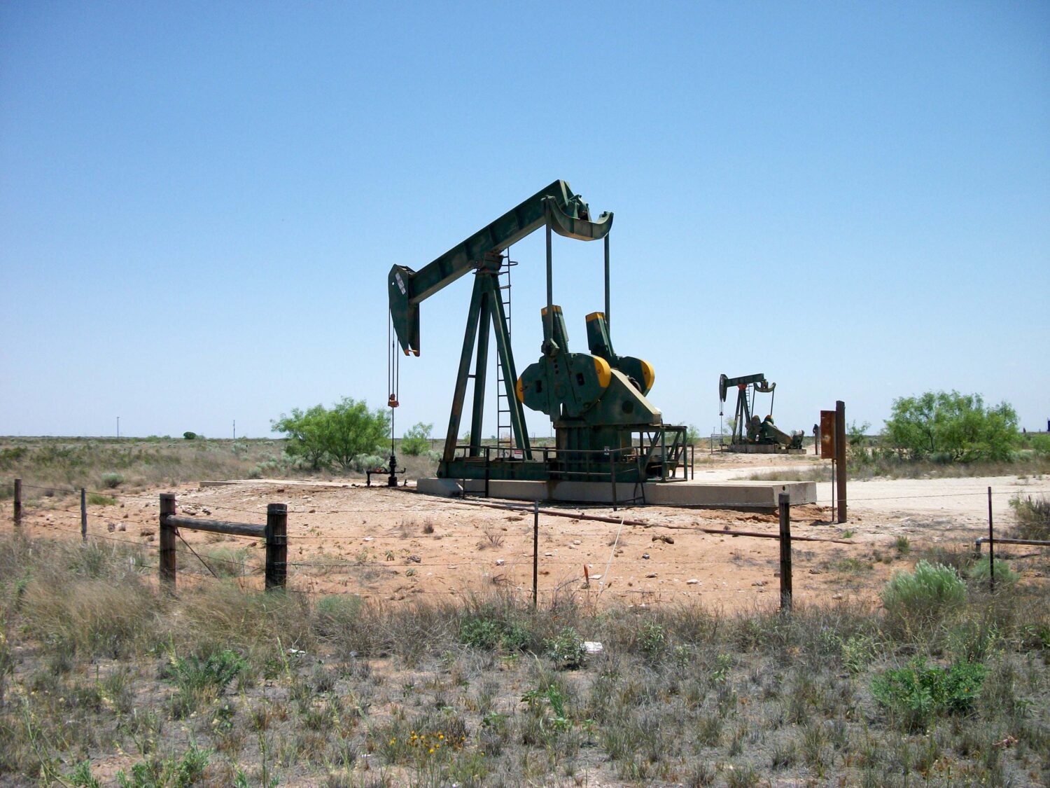Oil and Gas Pump Pumping Texas Oil